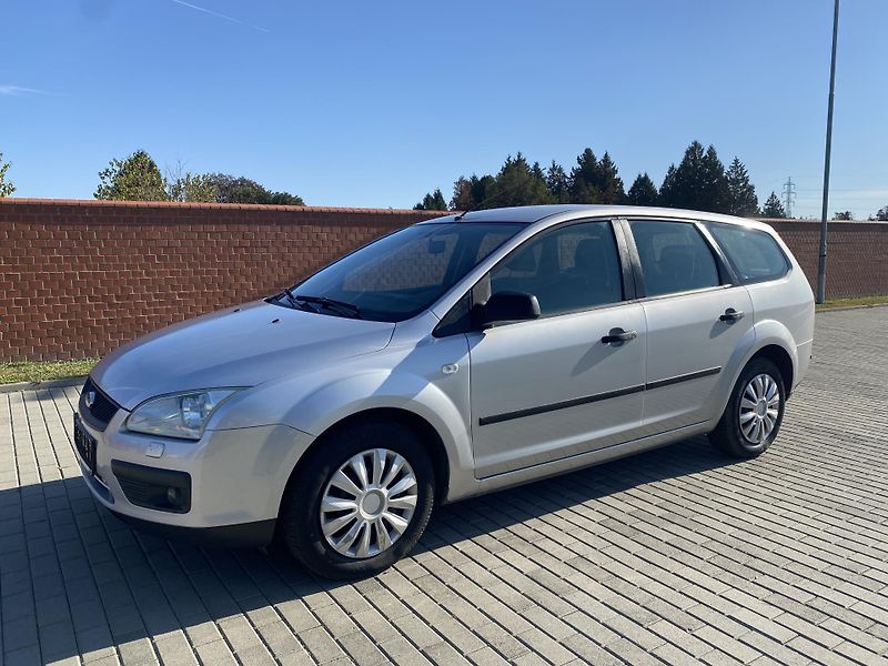 Ford Focus (2006) 1.6TDCi,ESP,EL. SEDAČKY - fotka 1 z 31