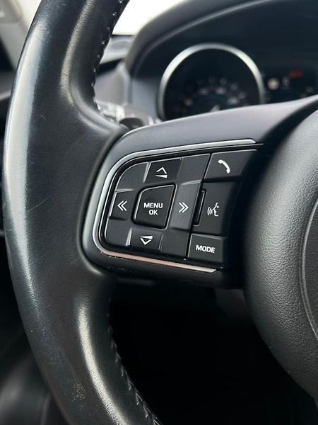 Jaguar F-Pace 20d Aut. Prestige AWD PANO TZ  - fotka 13 z 25