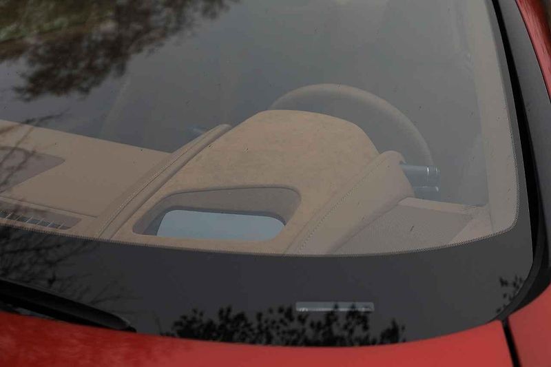 Interiér upraveného Nissanu GT-R.