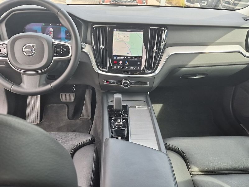 Volvo V60 B4 benzin Plus Dark DCT - fotka 9 z 26