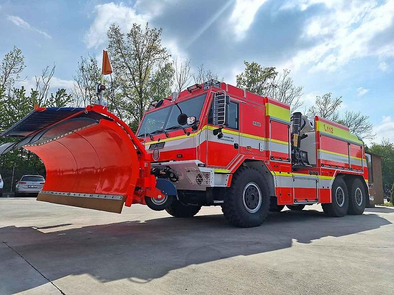 Velkoobjemová cisternová automobilová stříkačka Tatra Force CAS 30/9000/540 S3R.