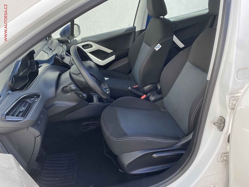 Peugeot 208 (2017) 1.2 PT, AC, tempo - fotka 9 z 16