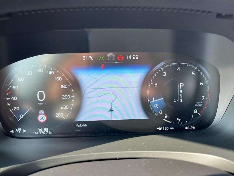 Volvo V90 2,0 187kW 8AT 2WD MOMENTUM  T5 - fotka 16 z 24