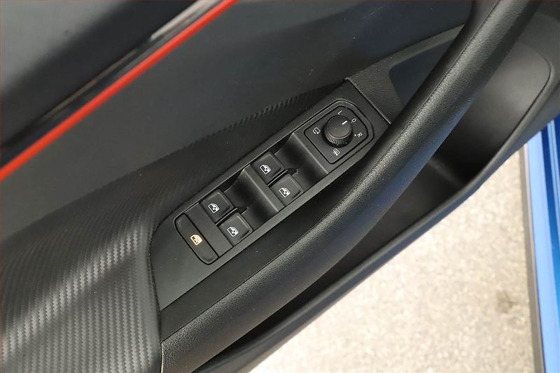 Škoda Kamiq (2025) 1.0 TSI, MONTE CARLO, KEYLESS - fotka 17 z 17