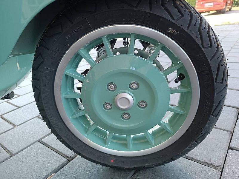 Vespa (2026) GTS 310 Verde 80th 2026 (sleva - fotka 11 z 14