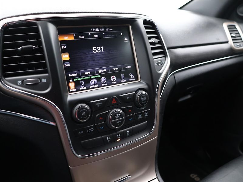 Jeep Grand Cherokee 3,0 CRD 184kW Aut. 4WD Limited - fotka 18 z 30