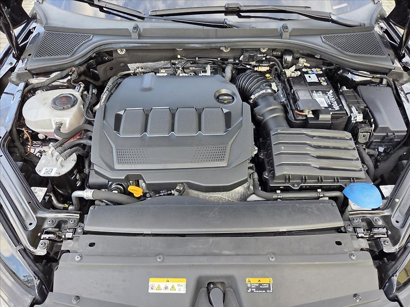 Škoda Octavia 2,0 TDi DSG Style First Editio - fotka 23 z 26