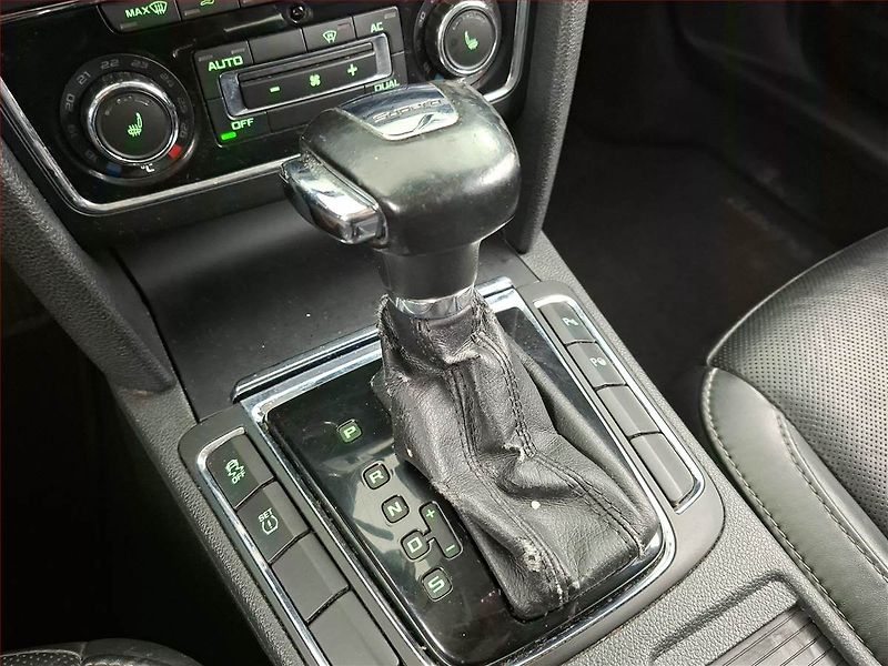 Škoda Superb (2012) 2.0 TDI, Automat, Tažné - fotka 13 z 19