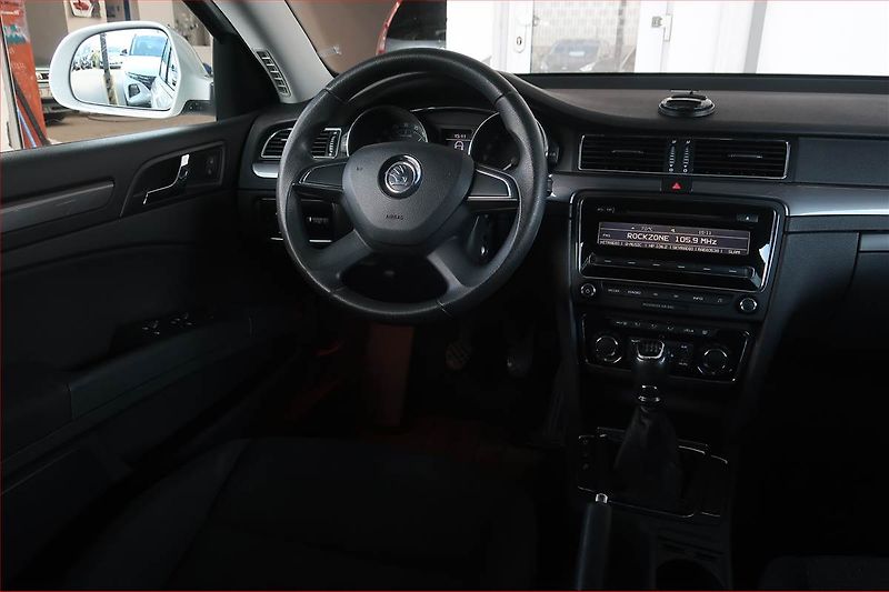 Škoda Superb (2014) 1.6 TDI, Tempomat - fotka 7 z 14