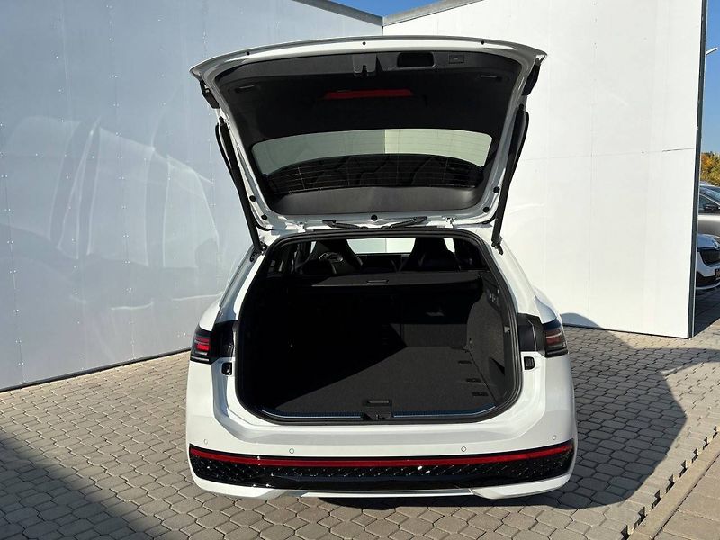 Volkswagen Passat (2026) R-Line Family 7DSG 2,0TDI - fotka 4 z 7