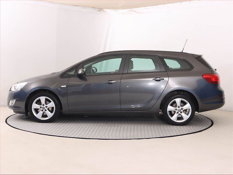 Opel Astra (2012) 1.7 CDTI, Serv.kniha, Tempomat - fotka 3 z 17