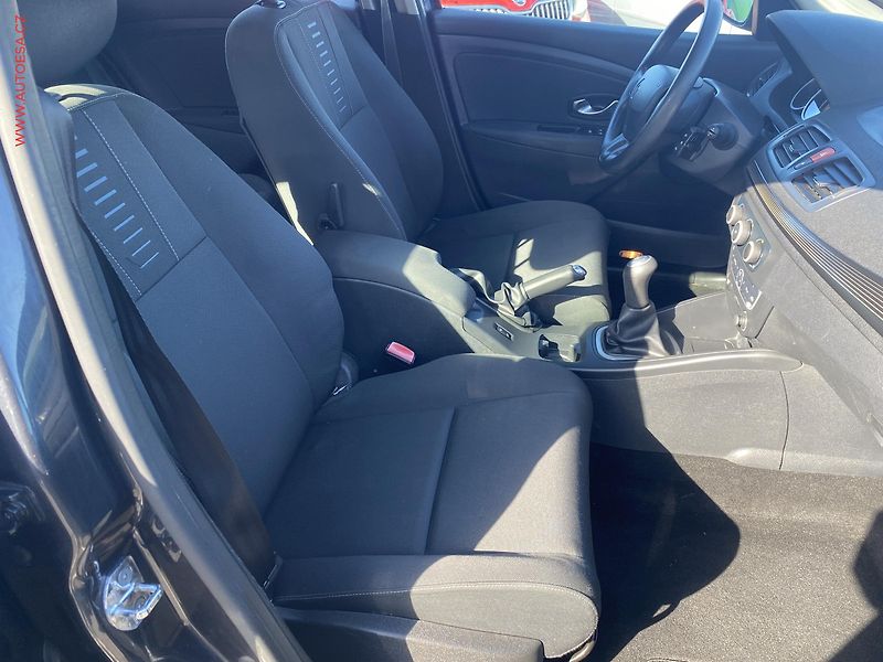 Renault Mégane (2010) 1.6i, ČR, AC, tempo - fotka 9 z 12