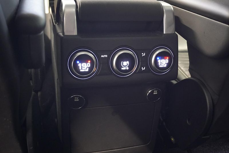 Land Rover Discovery 3,0 TD6 HSE 4WD AUT. - fotka 30 z 38