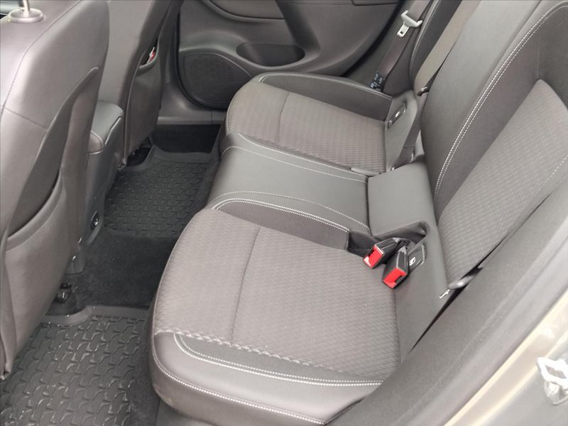 Opel Astra 1,4   SPORTS TOURER+ - fotka 18 z 30