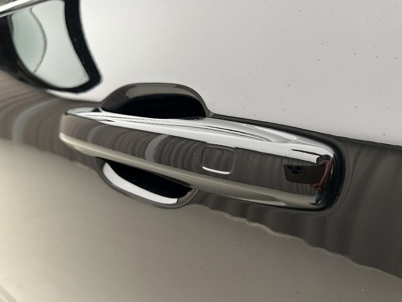 Volvo XC60 B5 AWD PLUS DARK AUT 1.maj. - fotka 16 z 46