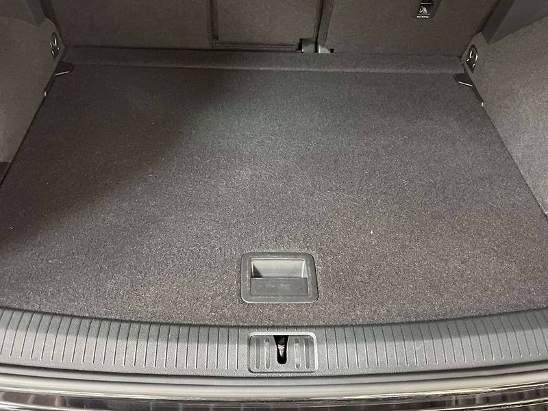 Volkswagen Tiguan (2023) 1.5 TSI Elegance - fotka 12 z 20