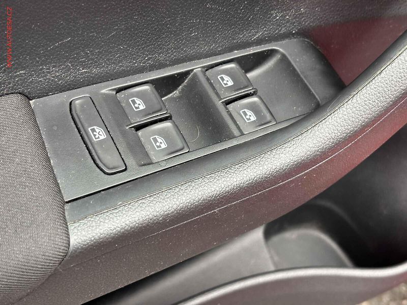 Škoda Fabia (2019) 1.0 TSI, ČR, LED, AC, temp - fotka 11 z 17