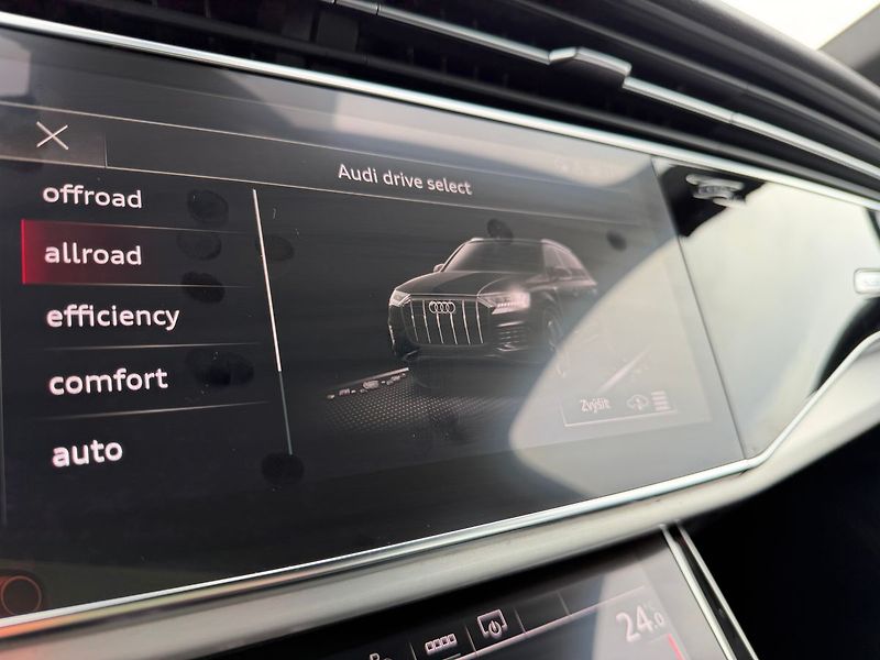Audi Q7 S-Line  210kW Matrix - fotka 17 z 25