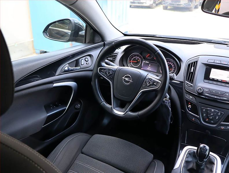 Opel Insignia (2014) 2.0 CDTI, Xenony, Tempomat - fotka 7 z 18