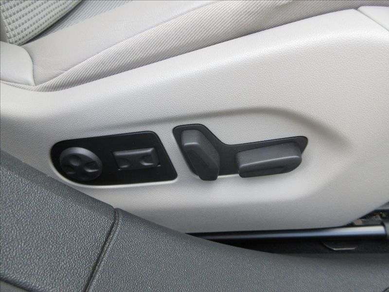 Citroën C5 2,0 HDi, Exclusive, Tourer, 1. - fotka 32 z 39