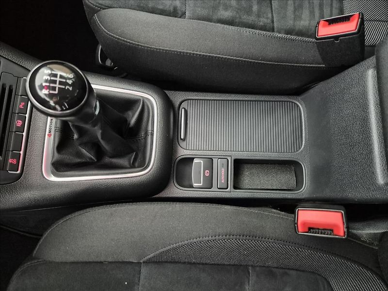 Volkswagen Tiguan TDI 4 MOTION R-Line - fotka 19 z 31