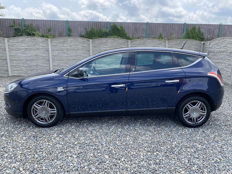 Lancia Delta 2.0JTD 165PS SPORT NAVI SERVIS - fotka 15 z 169