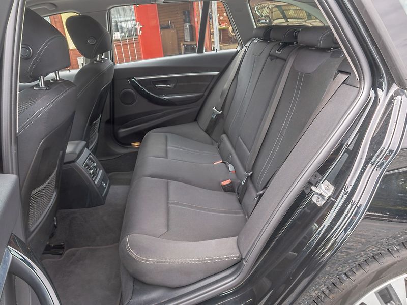 BMW Řada 3 (2017) 325D 165KW NAVI – LED - fotka 39 z 48
