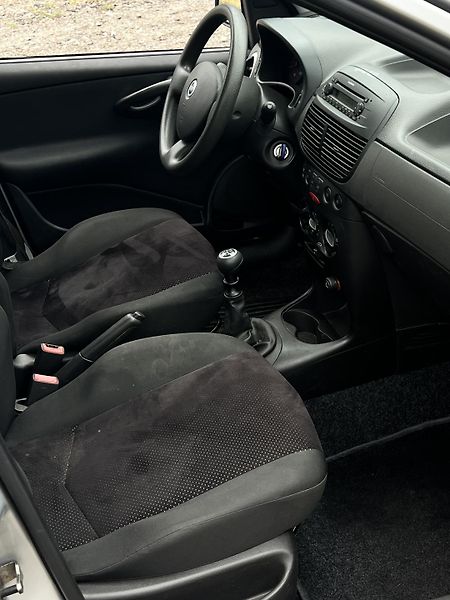 Fiat Punto (2009) - fotka 14 z 23