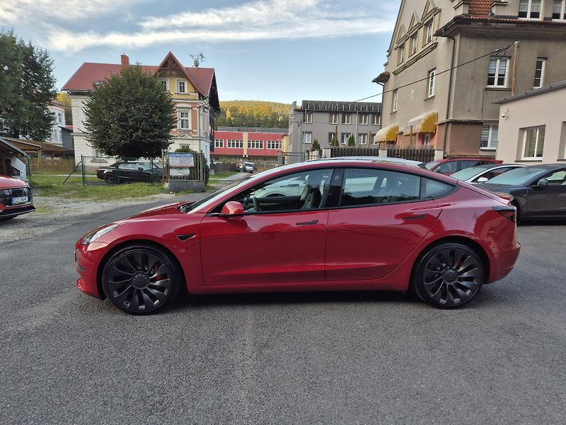 Tesla Model 3 PERFORMANCE 393kw SOH 95,1% - fotka 6 z 45