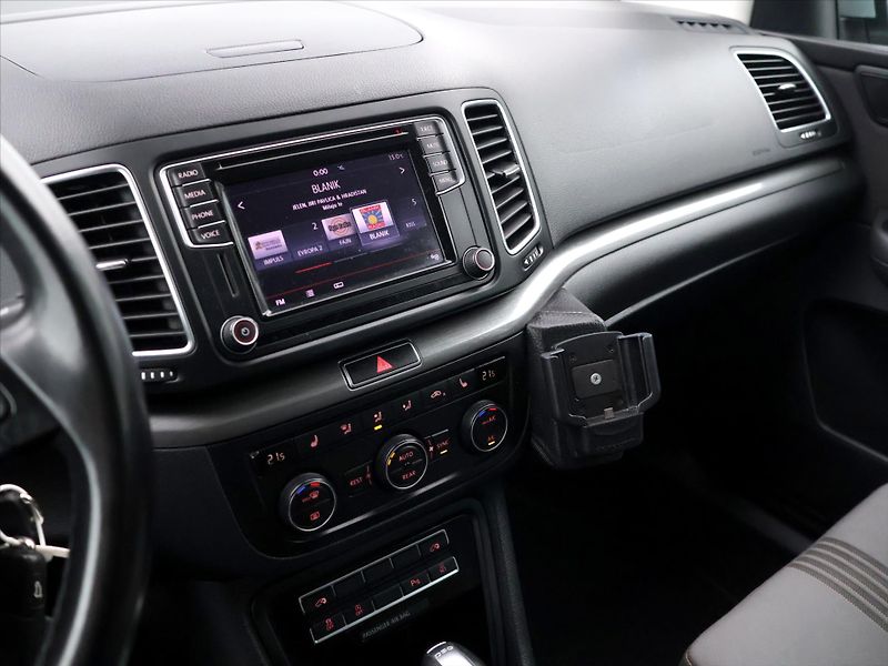 Volkswagen Sharan 2,0 TDI 135kW Comfortline DSG - fotka 25 z 39