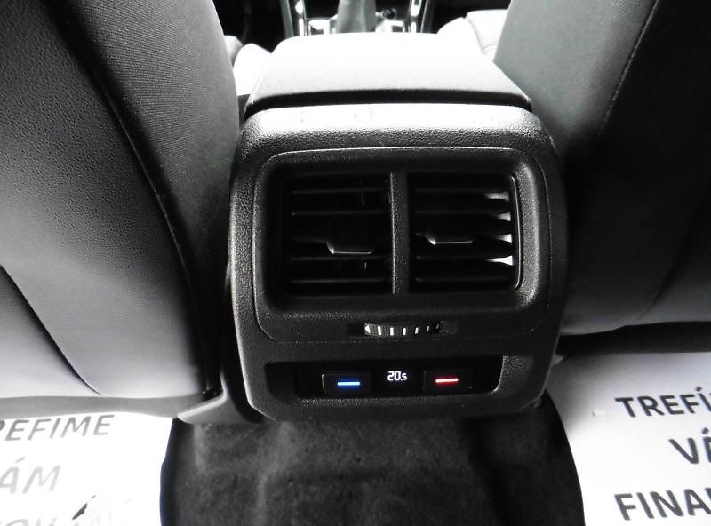 Volkswagen Touran 1,4 TSI R-Line, Navi, 7.míst.. - fotka 16 z 23