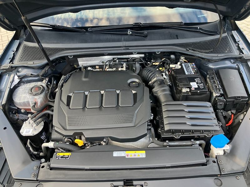 Volkswagen Passat Variant (2023) 2.0TDI 110kW DSG NEHAVAROVANÉ - fotka 33 z 34