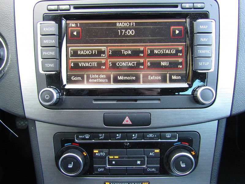 Volkswagen Passat (2011) 1.6 TDI 77kW - fotka 34 z 45