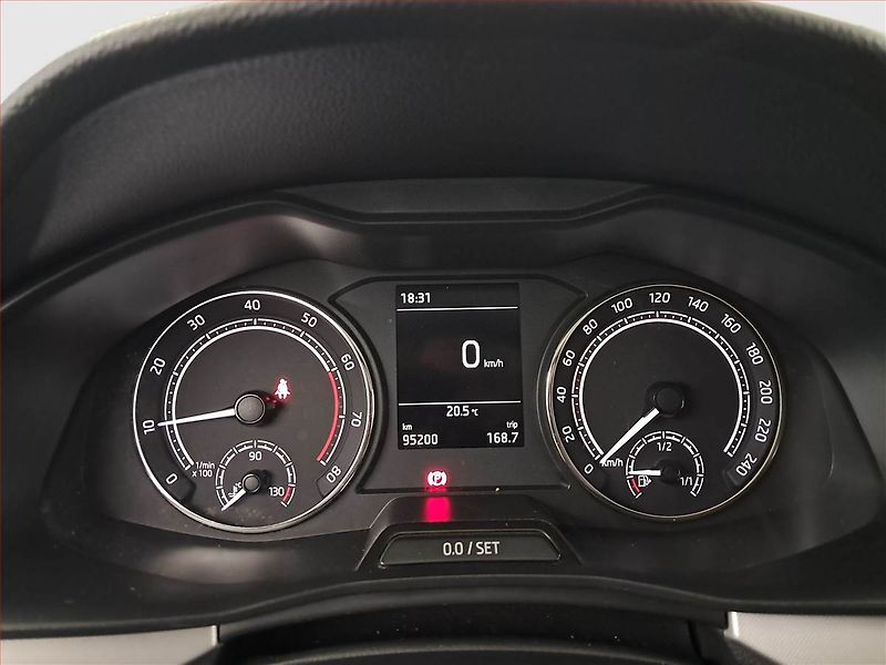 Škoda Scala (2020) 1.0 TSI, ČR,1.maj, Tempomat - fotka 11 z 16