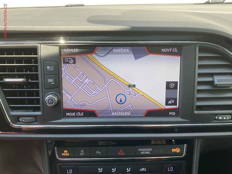 Seat Leon (2019) 1.5 TSi, FR, DSG, LED, panor - fotka 18 z 19