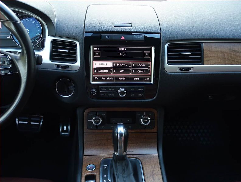 Volkswagen Touareg (2013) 3.0 TDI, 4X4, Automat, Navi - fotka 12 z 18