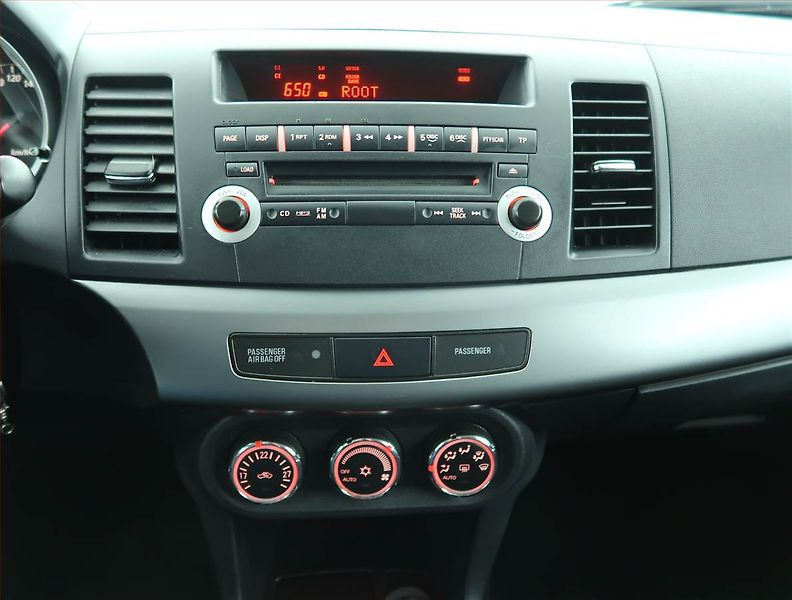 Mitsubishi Lancer (2010) 1.6 MIVEC, po STK - fotka 12 z 15