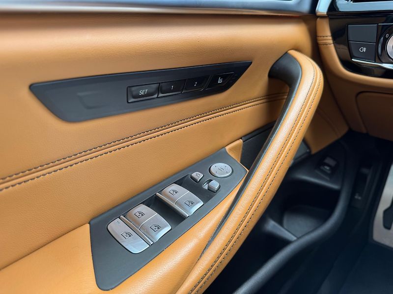 BMW Řada 5 (2022) M550i Xdrive - CZ - DPH - fotka 19 z 30