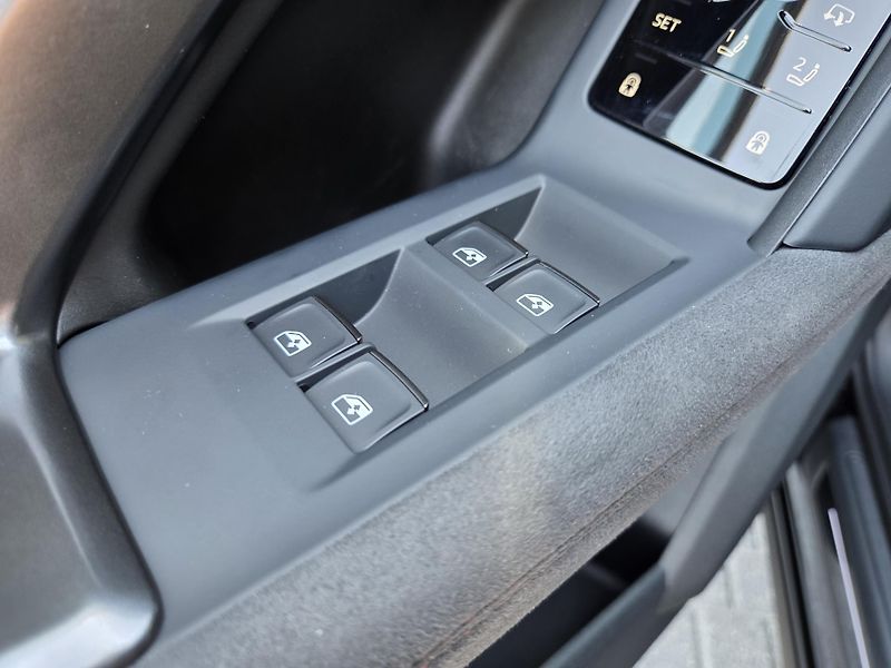Audi Q5 TDi Q S-Line Vzduch Pano MAX!! - fotka 14 z 57
