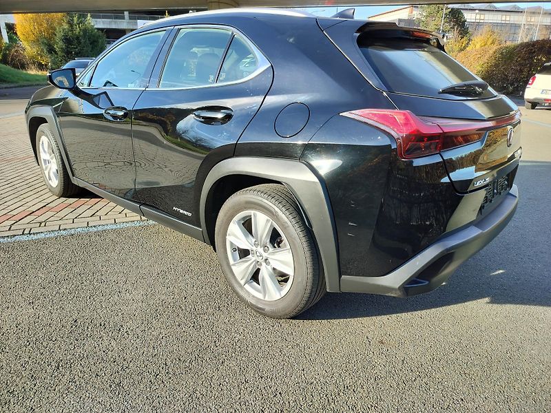 Lexus UX 250h kožené a vyhřívané sedačky - fotka 5 z 21