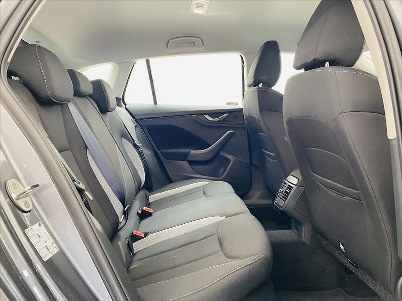 Škoda Scala 1,0 TSI 85kW Selection - fotka 7 z 22