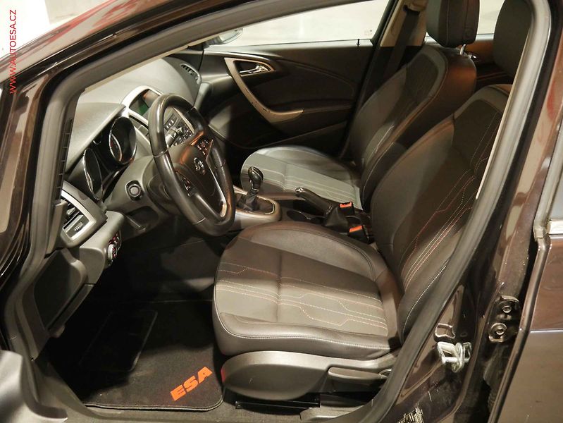 Opel Astra (2013) 1.4i, AC - fotka 9 z 15