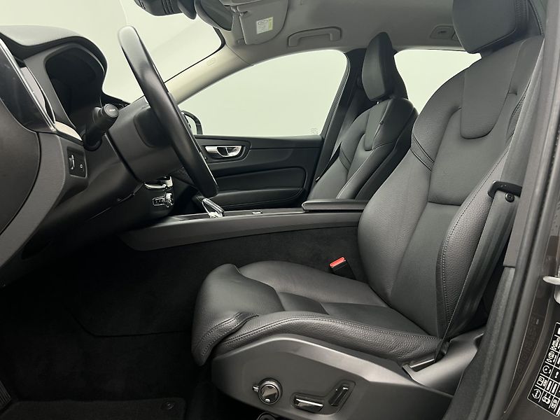 Volvo XC60 B5 AWD INSCRIPTION AUT - fotka 3 z 48