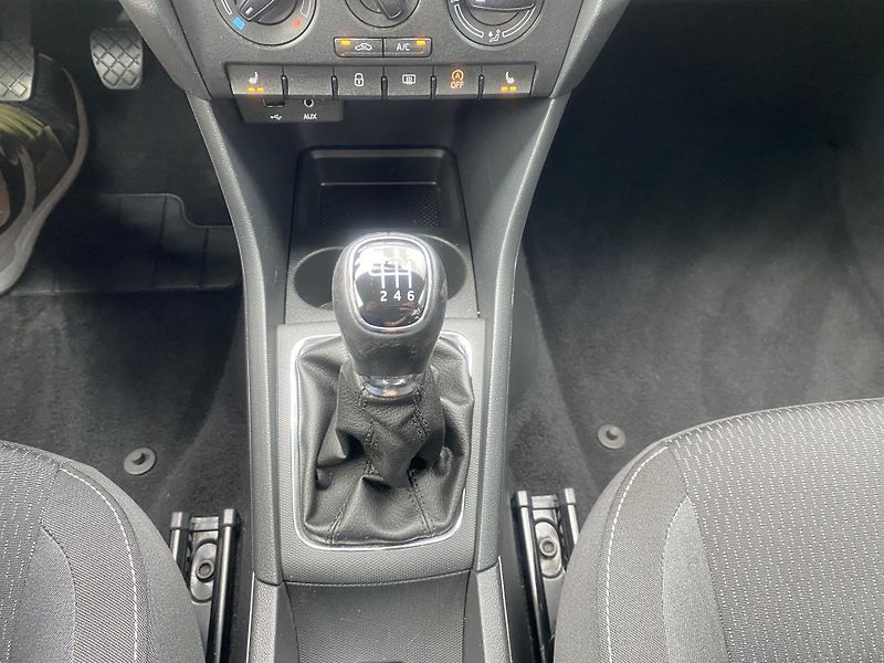 Škoda Rapid 1.2 TSI 81kW -KLIMA -ALU - PDC - fotka 20 z 35