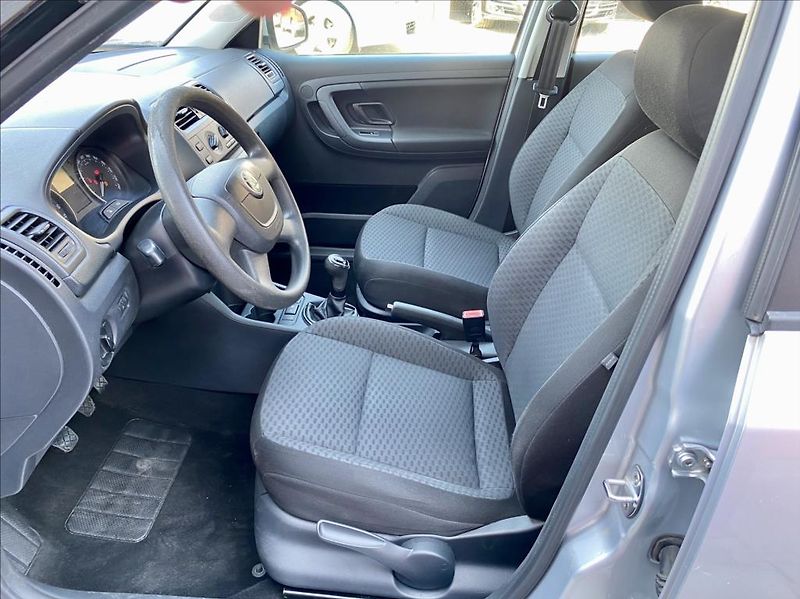 Škoda Fabia 1,6 TDI CR 55kW Active Combi - fotka 10 z 38
