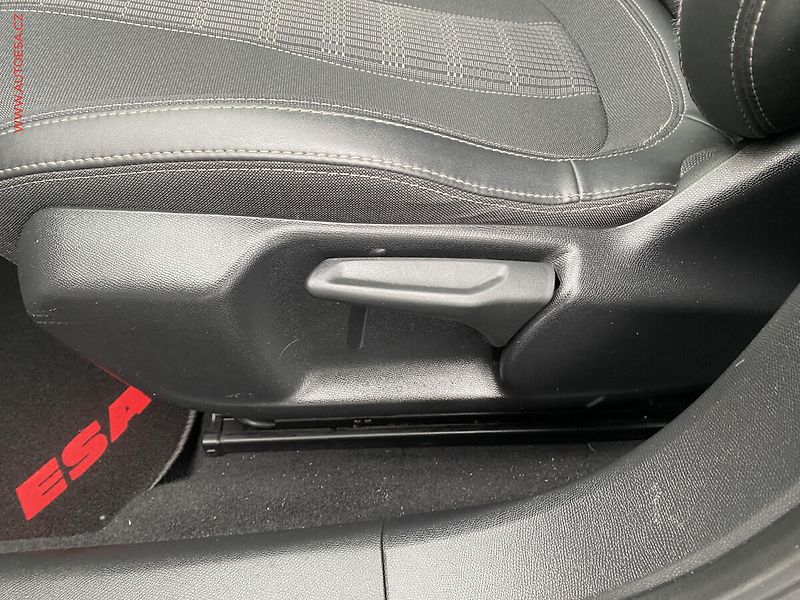 Peugeot 308 (2020) 1.2 PT, Allure, navi, panor - fotka 14 z 18