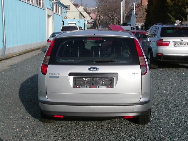 Ford Focus (2006) 1.6TDCi,ESP,EL. SEDAČKY - fotka 6 z 22