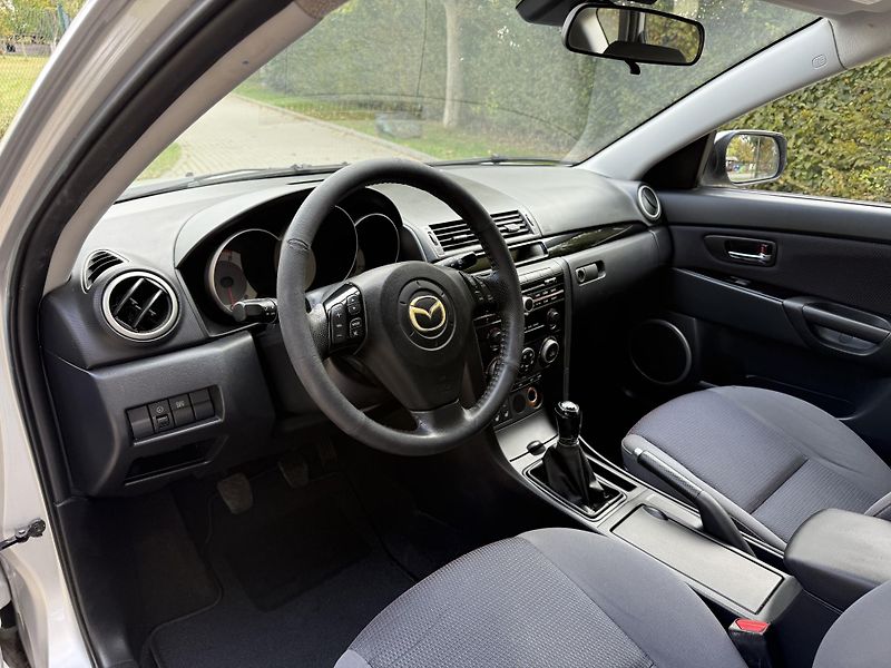 Mazda 3 2.0 Sport Active - fotka 27 z 30