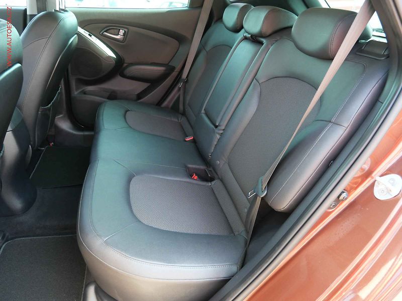 Hyundai ix35 (2013) 2.0 CRDi 4x4, ČR, xenon - fotka 10 z 19