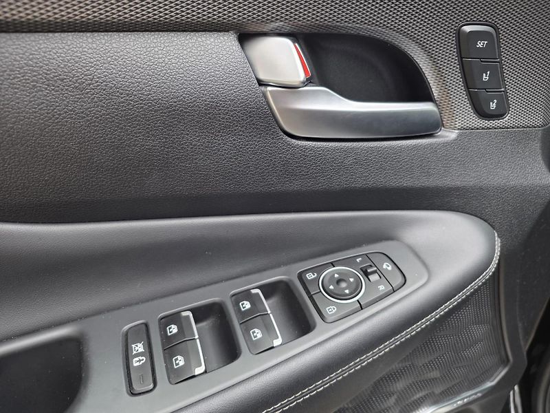 Hyundai Santa Fe 2.2-PREMIUM-AUTOMAT-KŮŽE - fotka 25 z 35